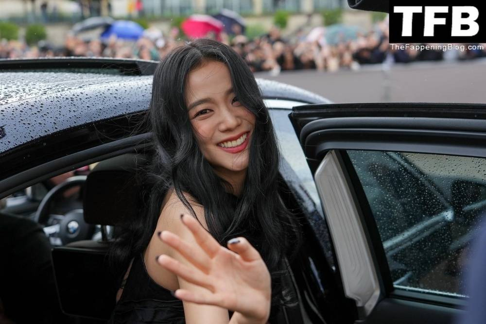 Leggy Kim Ji-soo Attends the Dior Fashion Show in Paris - #14