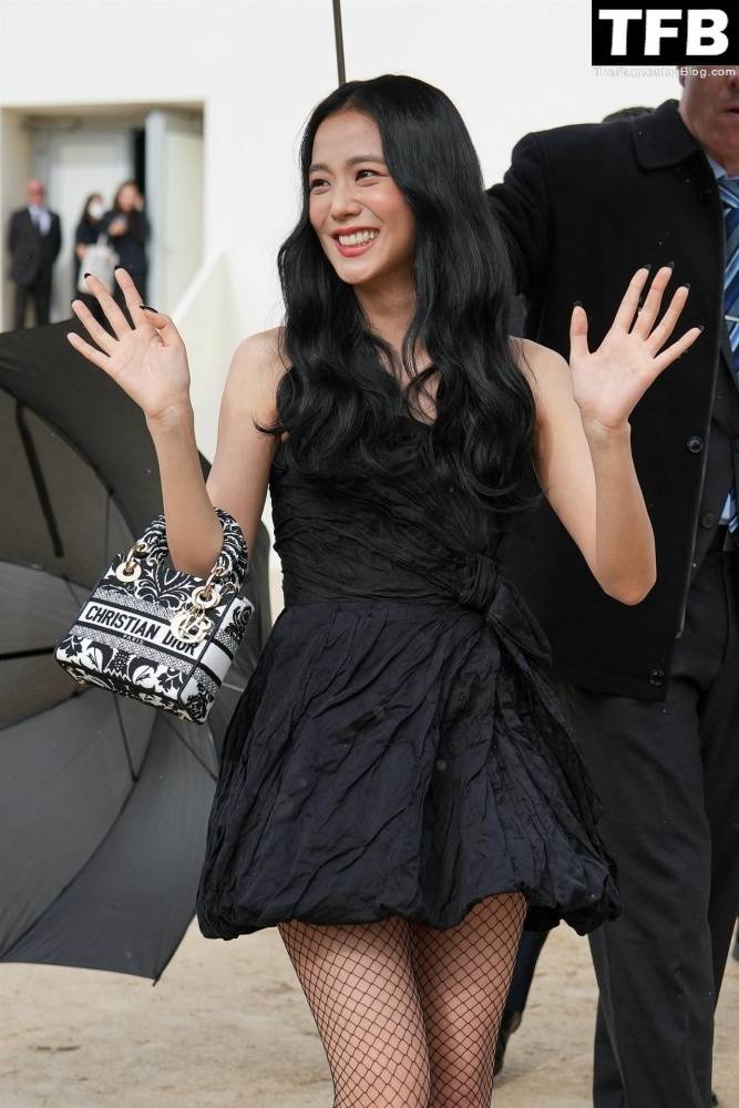 Leggy Kim Ji-soo Attends the Dior Fashion Show in Paris - #8