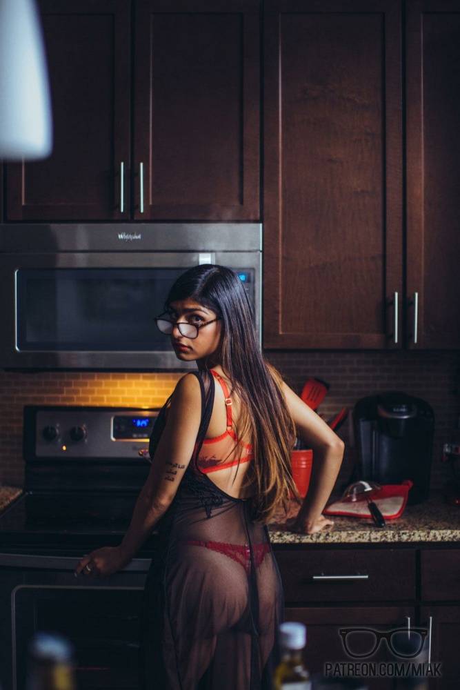 Mia Khalifa Lingerie Nightgown Patreon Set Leaked - #18