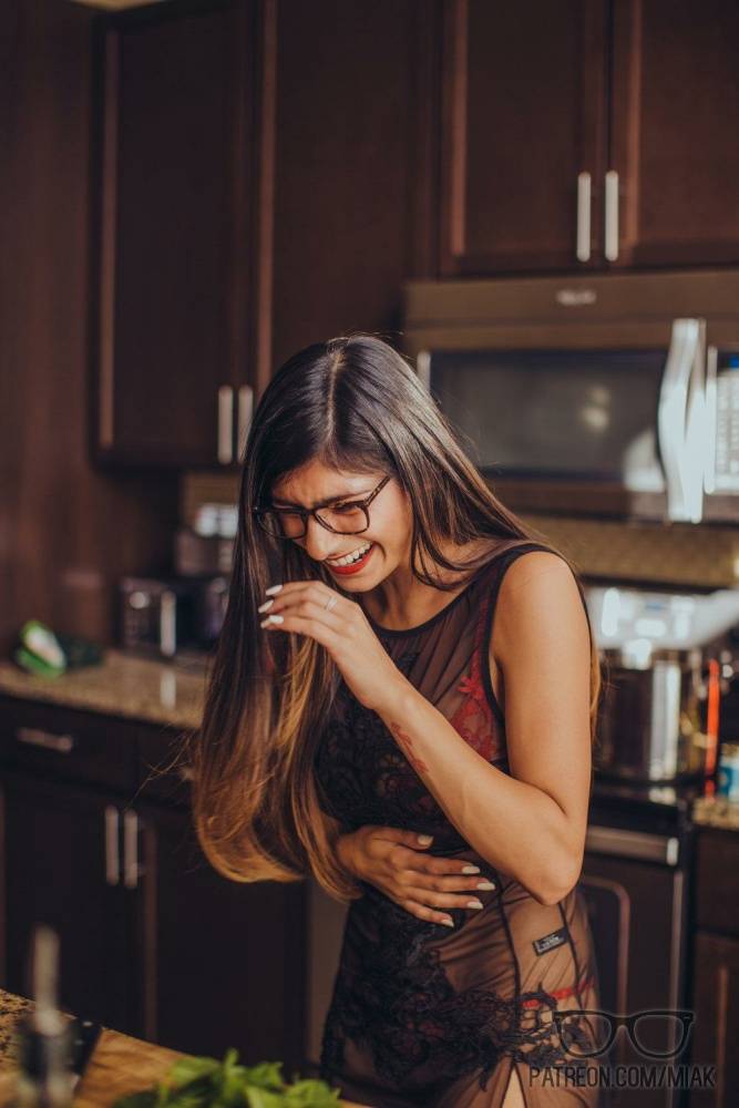 Mia Khalifa Lingerie Nightgown Patreon Set Leaked - #19