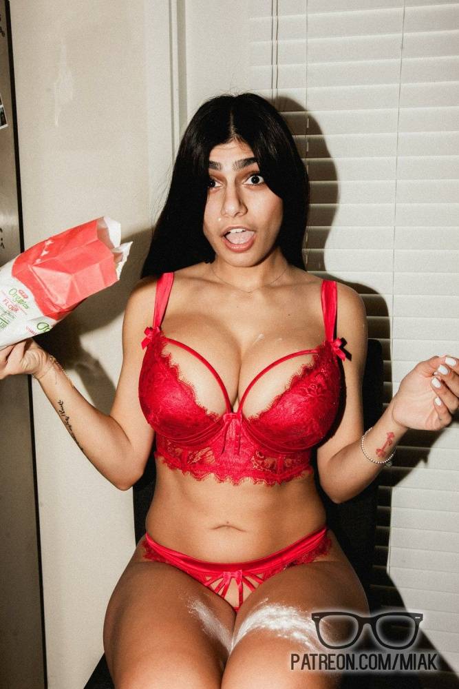 Mia Khalifa Lingerie Nightgown Patreon Set Leaked - #17