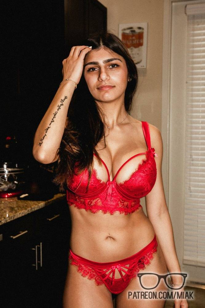 Mia Khalifa Lingerie Nightgown Patreon Set Leaked - #5