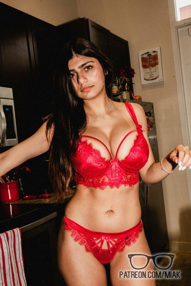 Mia Khalifa Lingerie Nightgown Patreon Set Leaked - #16