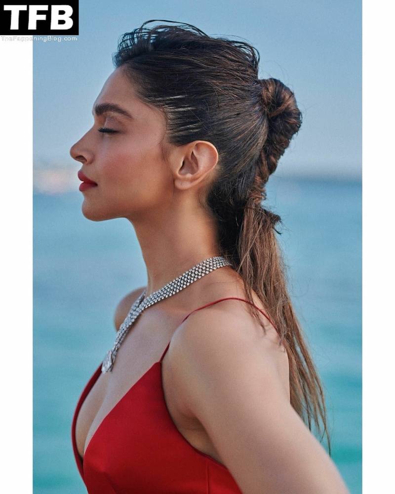 Deepika Padukone Sexy - #12