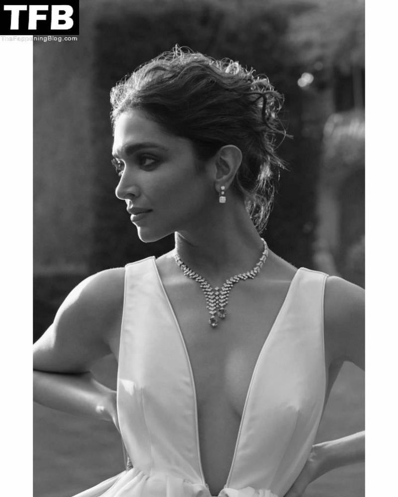 Deepika Padukone Sexy - #16