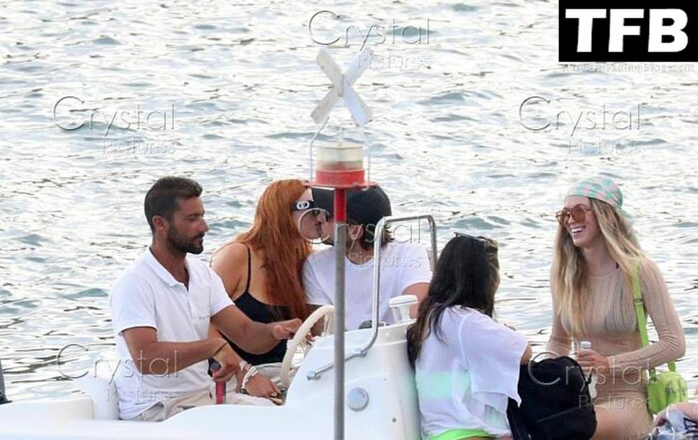 Bella Thorne Has a New Male Friend After Splitting Benjamin Mascolo - #19