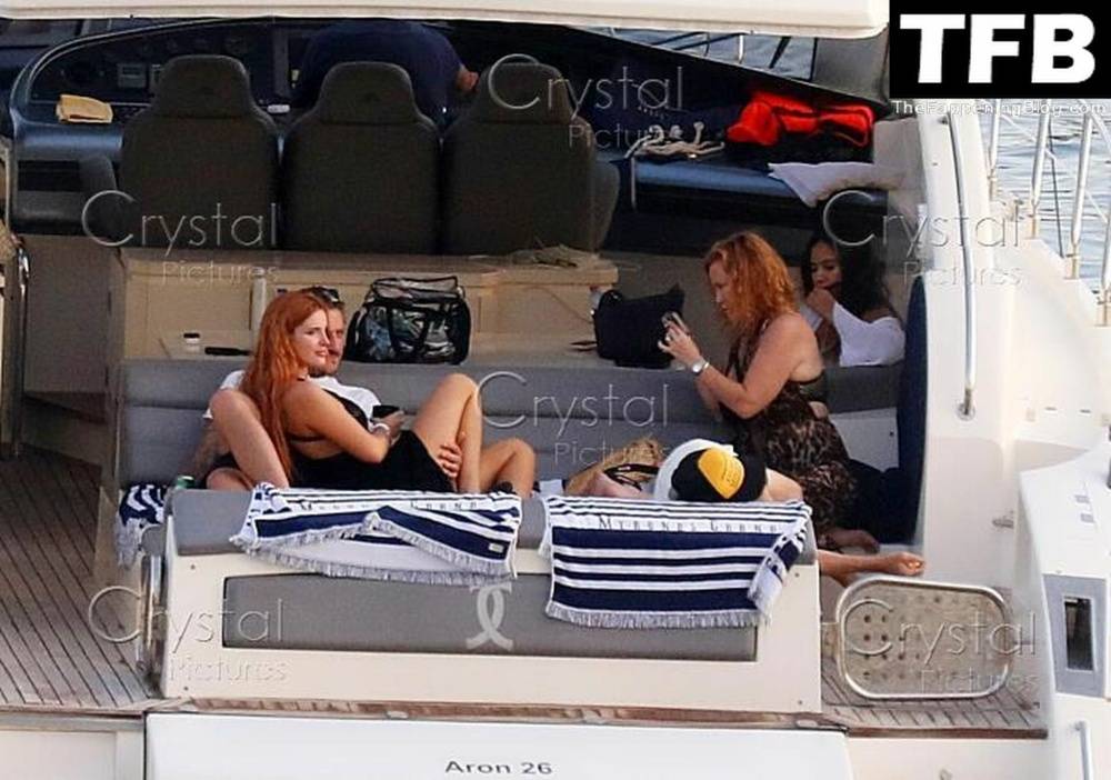 Bella Thorne Has a New Male Friend After Splitting Benjamin Mascolo - #16