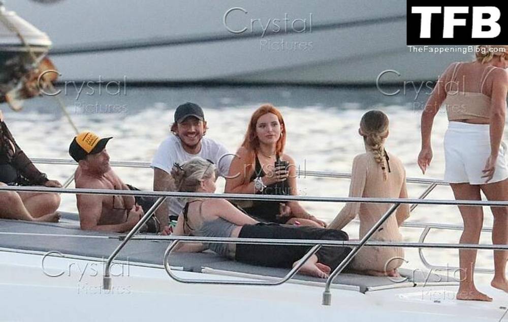 Bella Thorne Has a New Male Friend After Splitting Benjamin Mascolo - #29