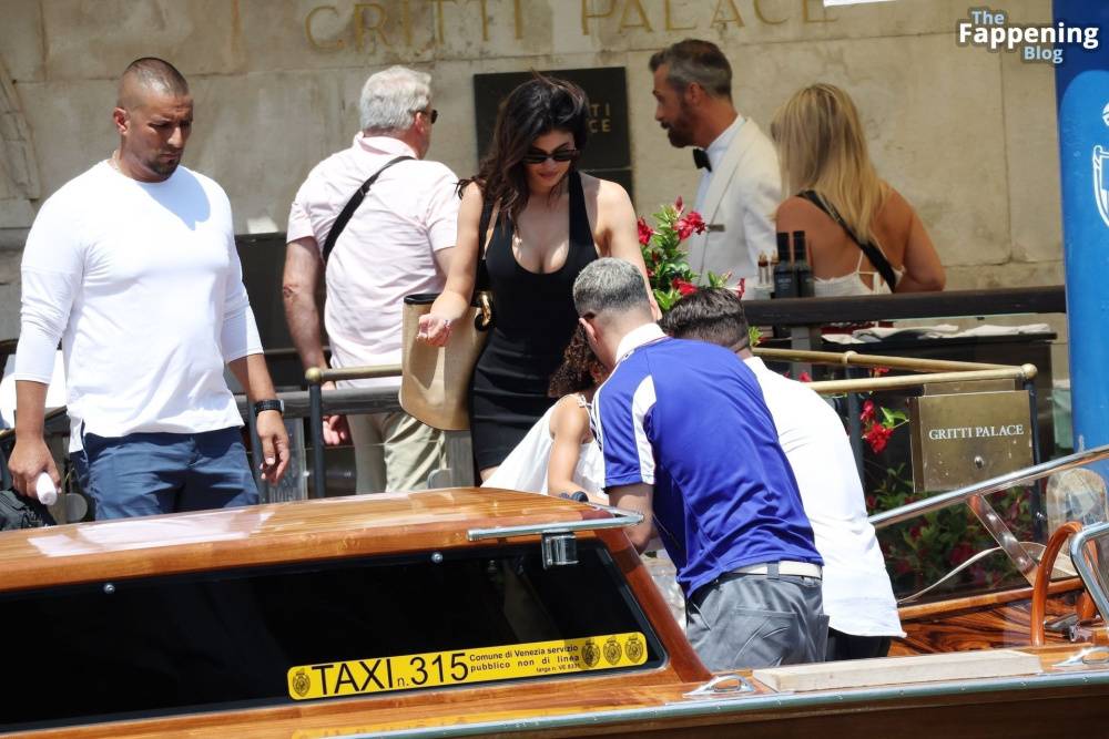 Kylie Jenner Displays Her Cleavage in Venice (69 Photos) - #17