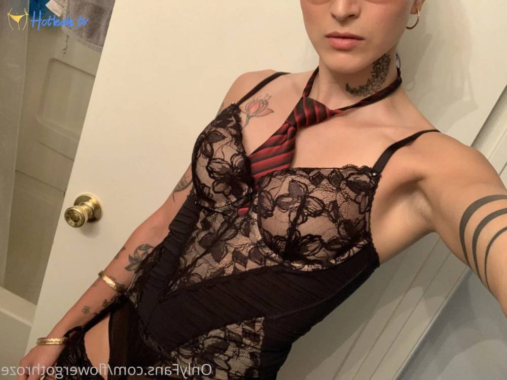 Flowergoth Roze / flowergothroze Nude Leaks OnlyFans - TheFap - #10