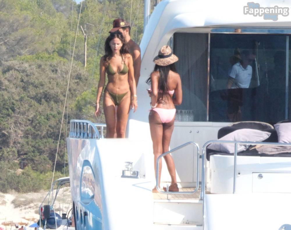 Eiza González Shows Off Her Sexy Bikini Body on a Luxurious Yacht in Ibiza (24 Photos) - #17