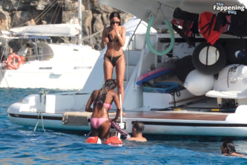 Eiza González Shows Off Her Sexy Bikini Body on a Luxurious Yacht in Ibiza (24 Photos) - #19