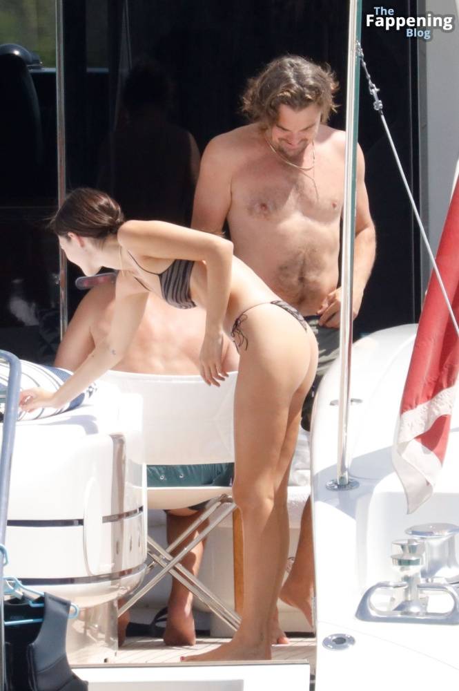 Vittoria Ceretti & Leonardo Di Caprio Soak Up the Sun in Sardinia (133 Photos) - #6