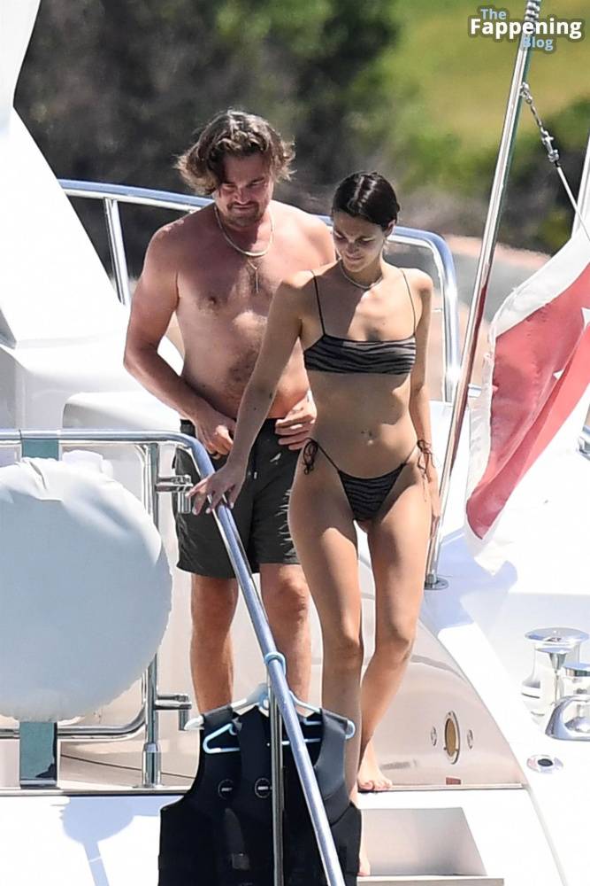 Vittoria Ceretti & Leonardo Di Caprio Soak Up the Sun in Sardinia (133 Photos) - #25