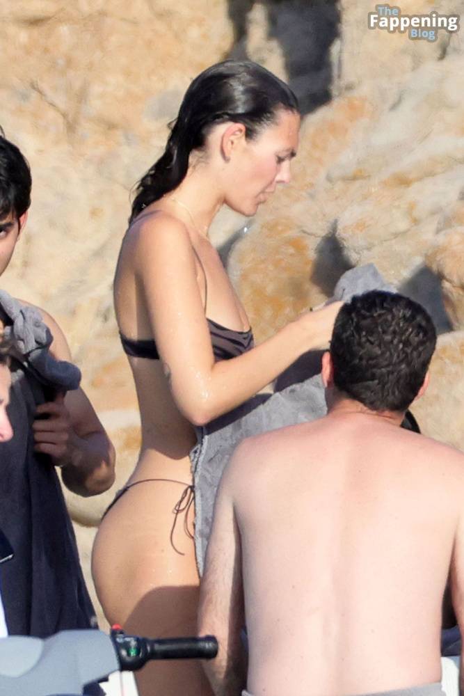 Vittoria Ceretti Displays Her Sexy Butt on a Yacht in Sardinia (49 Photos) - #24