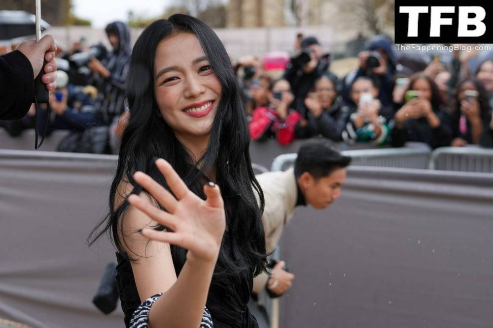 Leggy Kim Ji-soo Attends the Dior Fashion Show in Paris - #main