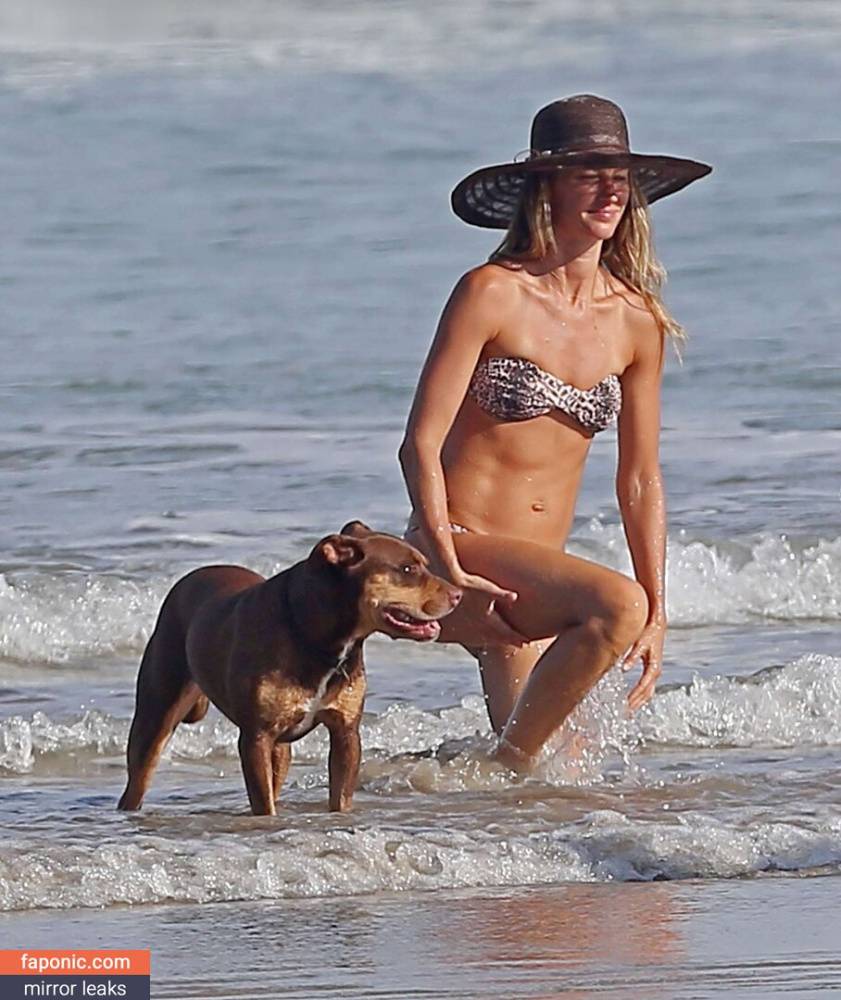 Gisele Bündchen aka gisele aka giseleofficial Nude Leaks - #main