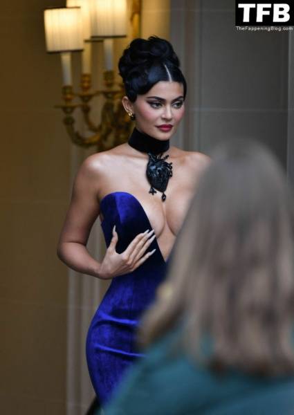 Busty Kylie Jenner Flaunts Her Deep Cleavage in Paris (54 Photos + Video) - Paris on solefans.net