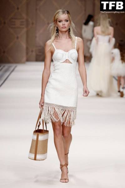 Frida Aasen Displays Her Nude Tits & Sexy Legs at Elisabetta Franchi 19s Fashion Show in Milan - Milan on solefans.net