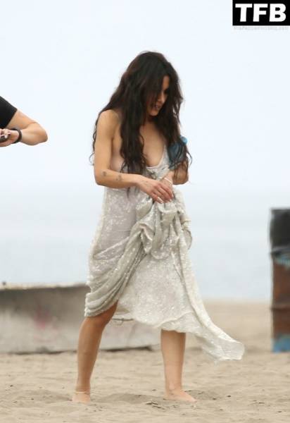 Sarah Shahi is Spotted During a Beach Shoot in LA on solefans.net