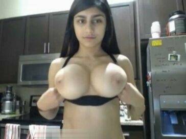 Mia Khalifa Tit Flash Cooking Onlyfans photo Leaked - Usa on solefans.net