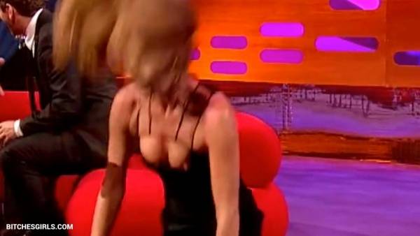 Amanda Holden Nude Celeb - Noholdenback Nude Celebrities on solefans.net