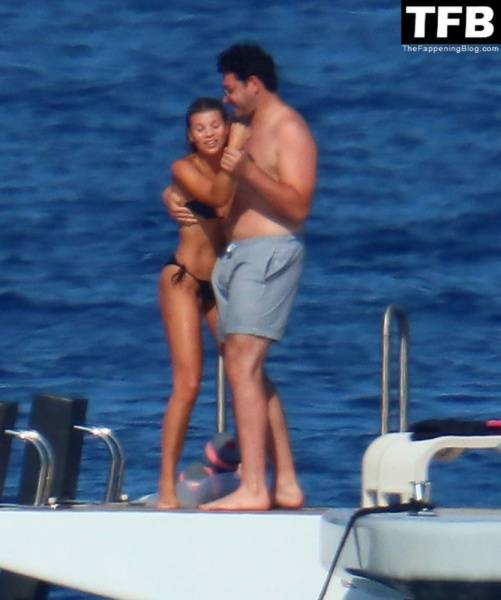 Sofia Richie & Elliot Grainge Pack on the PDA During Their Holiday in the South of France - France on solefans.net