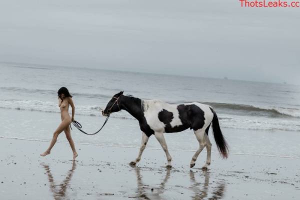 Kendall Jenner Nude Horse Riding Set Leaked on solefans.net