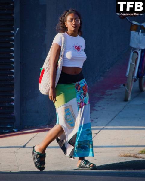 Sasha Obama Goes Braless in LA on solefans.net