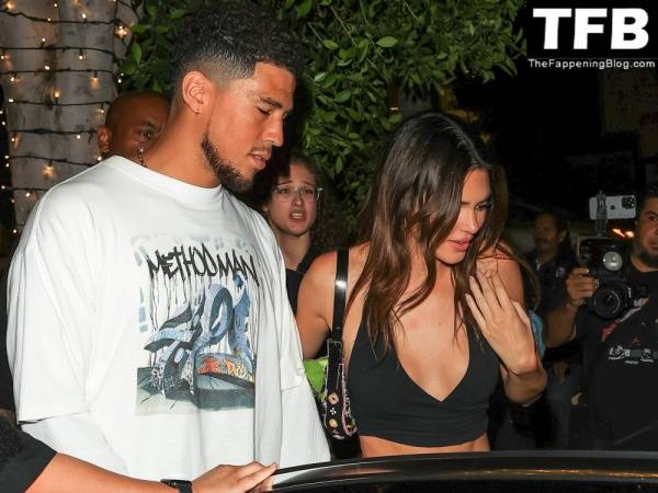 Kendall Jenner & Devin Booker Arrive at Catch Steak in WeHo on solefans.net