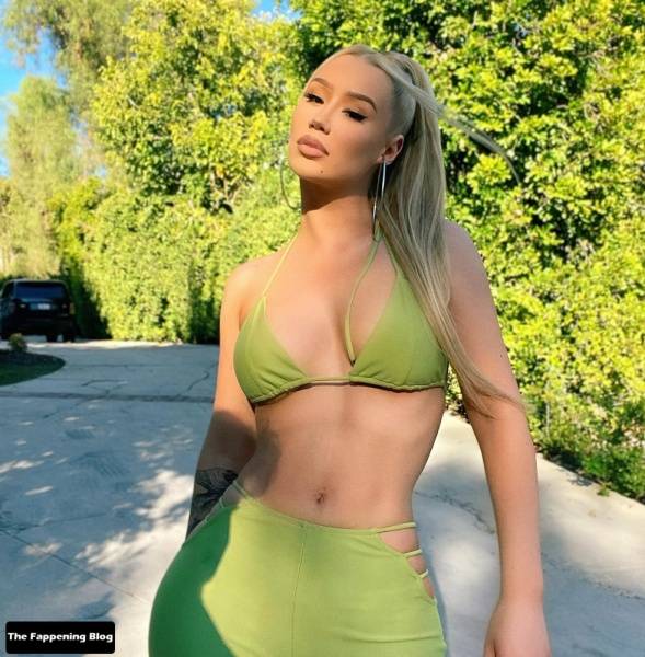 Iggy Azalea Sexy & Topless on solefans.net