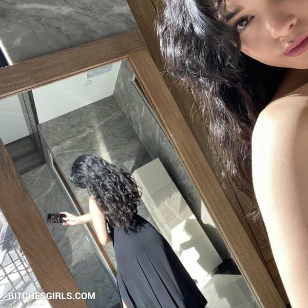 Valkyrae Sexy Photo Album on solefans.net