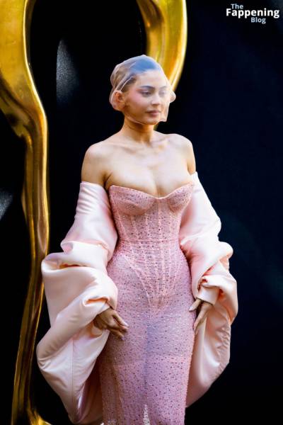 Kylie Jenner Displays Her Sexy Boobs at the Schiaparelli Fashion Show in Paris (25 Photos) - city Paris on solefans.net