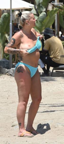 Kerry Katona Flashes Her Nude Boob on the Beach (70 Photos) - Spain on solefans.net