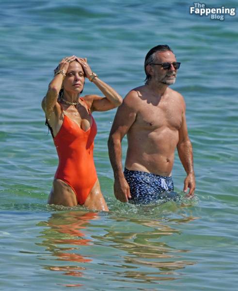 Bethenny Frankel Shows Off Her Sexy Boobs in a Swimsuit on the Beach in Saint Tropez (27 Photos) - Netherlands on solefans.net