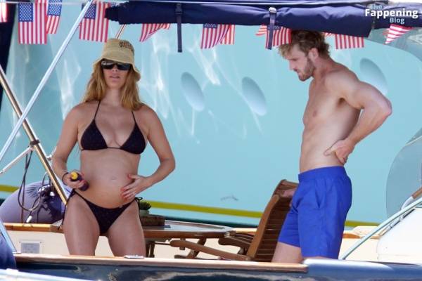 Nina Agdal & Logan Paul Celebrate July the 4th Independence Day in Capri (45 Photos) - Usa - Italy - county Day on solefans.net