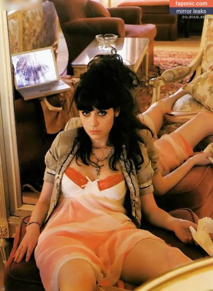 Zooey Deschanel aka zooeydeschanel Nude Leaks on solefans.net