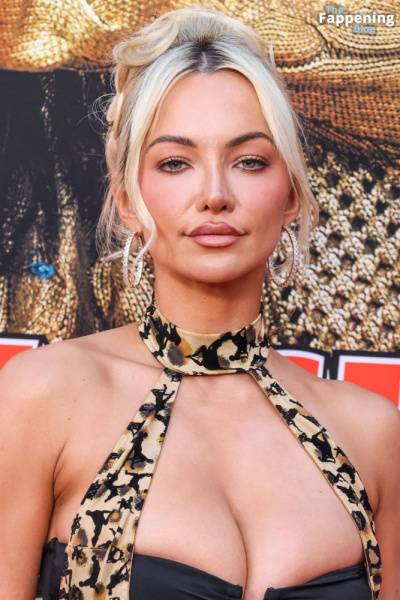 Lindsey Pelas Displays Her Sexy Boobs at the “Jackpot!” Premiere (11 Photos) - Los Angeles - China - city Hollywood on solefans.net