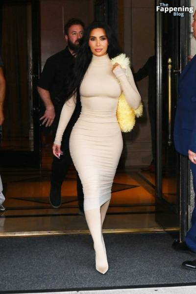 Kim Kardashian Displays Her Sexy Figure in New York City (14 Photos) - New York on solefans.net