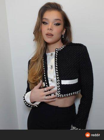 Hailee Steinfeld / haileesteinfeld Leaked Nude OnlyFans on solefans.net