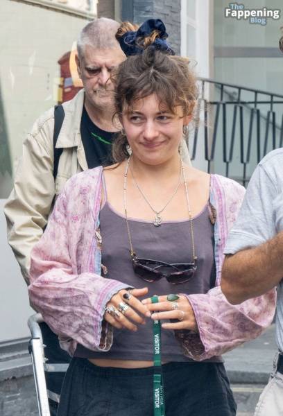 Ruby Ashbourne Serkis Goes Braless with Her Dad in London (24 Photos) - Britain - city London on solefans.net