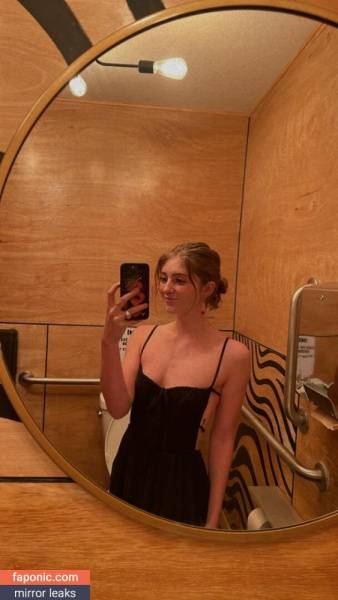 Willow Shields aka willowshields Nude Leaks on solefans.net