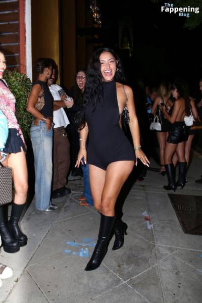 Leah Kateb Shows Off Her Sideboob in WeHo (23 Photos) - Usa - county Love on solefans.net