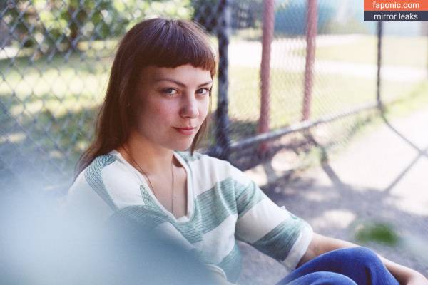 Angel Olsen aka angelolsen aka angelolsenmusic Nude Leaks OnlyFans on solefans.net