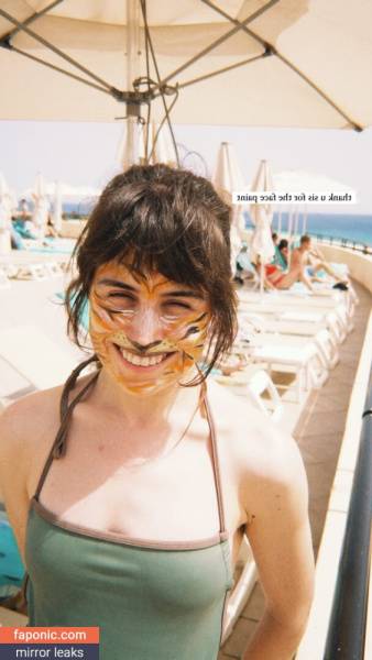 Doddleoddle aka Dodie Clark Nude Leaks on solefans.net